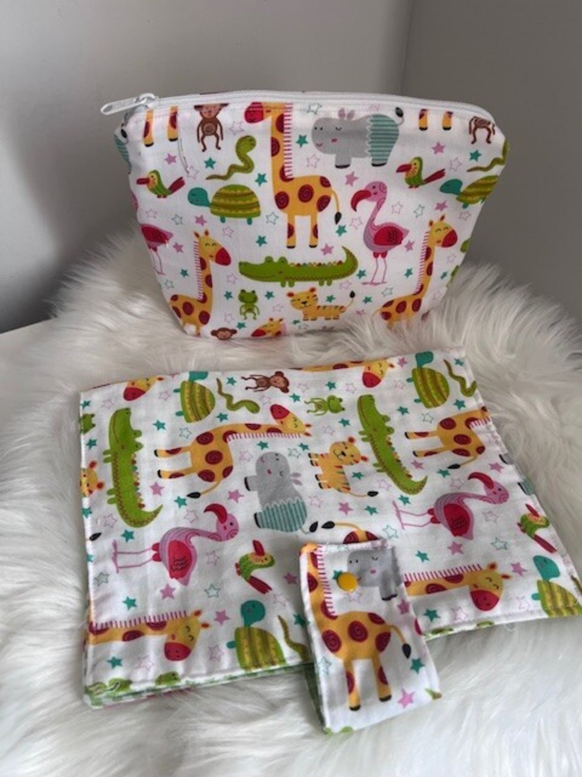 CONJUNTO PORTATOALLITAS Y NECESER - 2